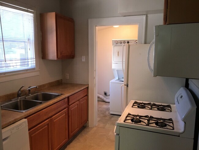 812 E 30th St Austin, TX 78705 photo 2