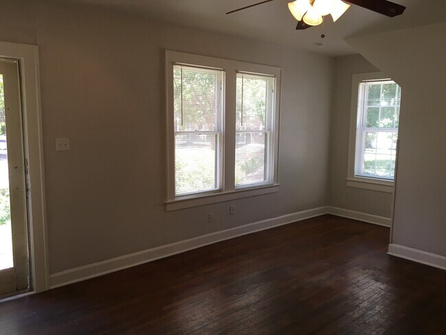 812 E 30th St Austin, TX 78705 photo 5
