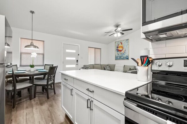 Hallmark Apartments photo 4