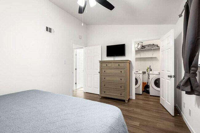 Hallmark Apartments photo 2
