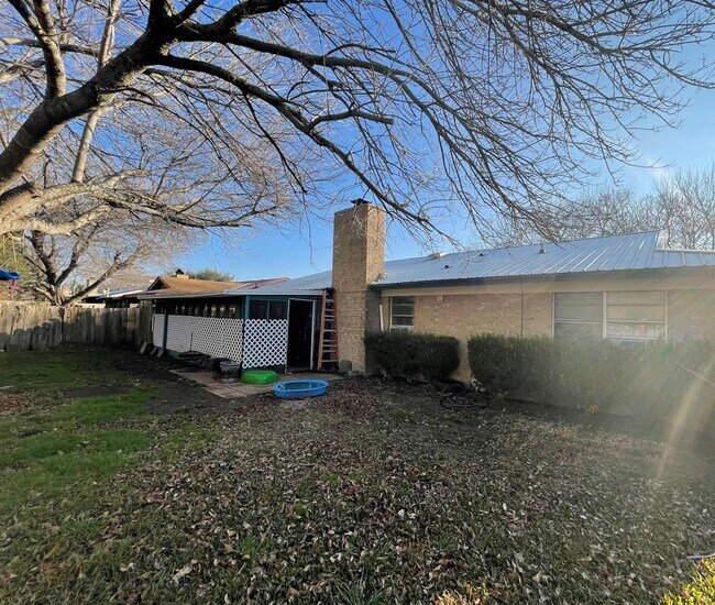 1903 Standridge St Killeen, TX 76543 photo 2