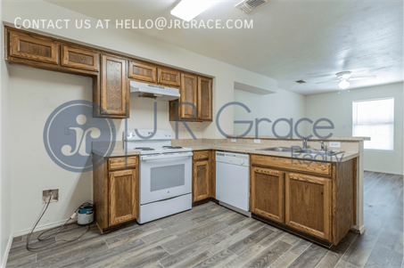 112 E 3rd St Keene, TX 76059 photo 3