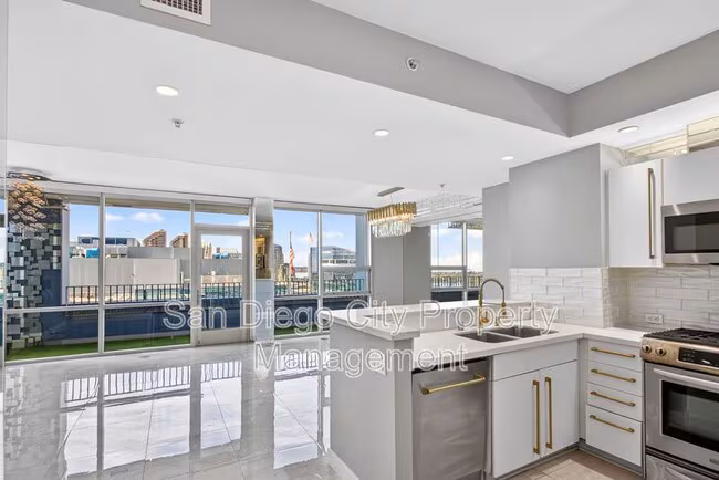 321 Tenth Ave San Diego, CA 92101 photo 2