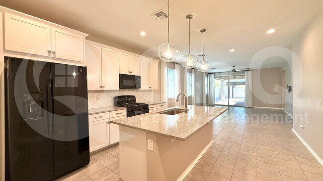 26104 N Thornhill Dr Peoria, AZ 85383 photo 4