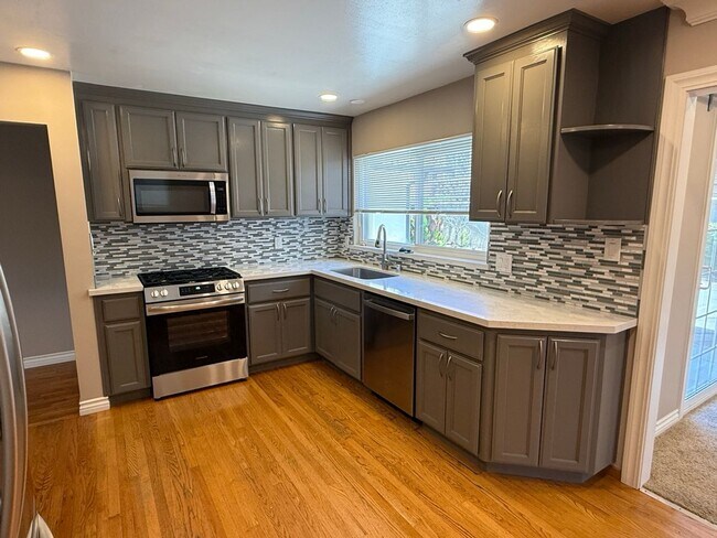 1694 Lyle Dr San Jose, CA 95129 photo 5