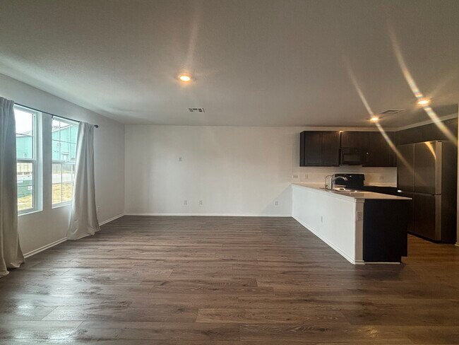 244 Texas Angel Wy Jarrell, TX 76537 photo 2