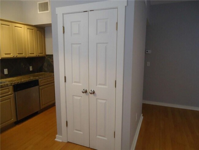 2106 Cullen Ave Austin, TX 78757 photo 4