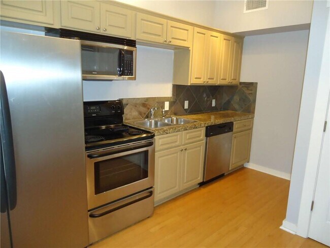 2106 Cullen Ave Austin, TX 78757 photo 3