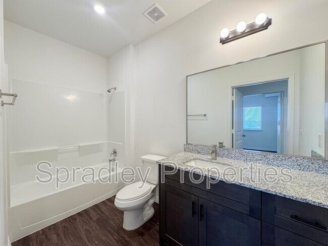 1124 W Ave O Belton, TX 76513 photo 2
