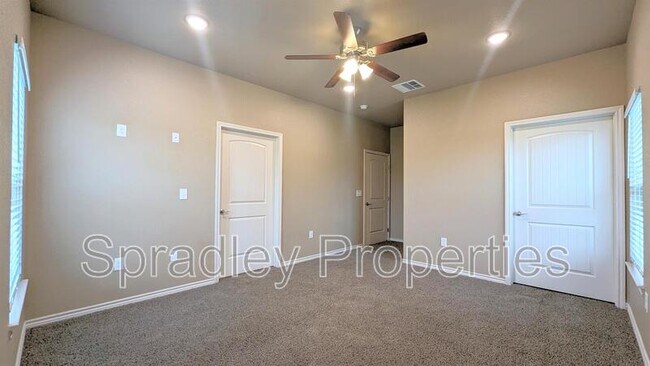 1041 Hibiscus Dr Belton, TX 76513 photo 4
