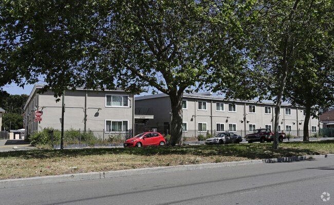 Stanford Ave. Apartments photo 4