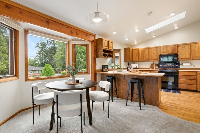 12013 Exeter Ave NE Seattle, WA 98125 photo 3