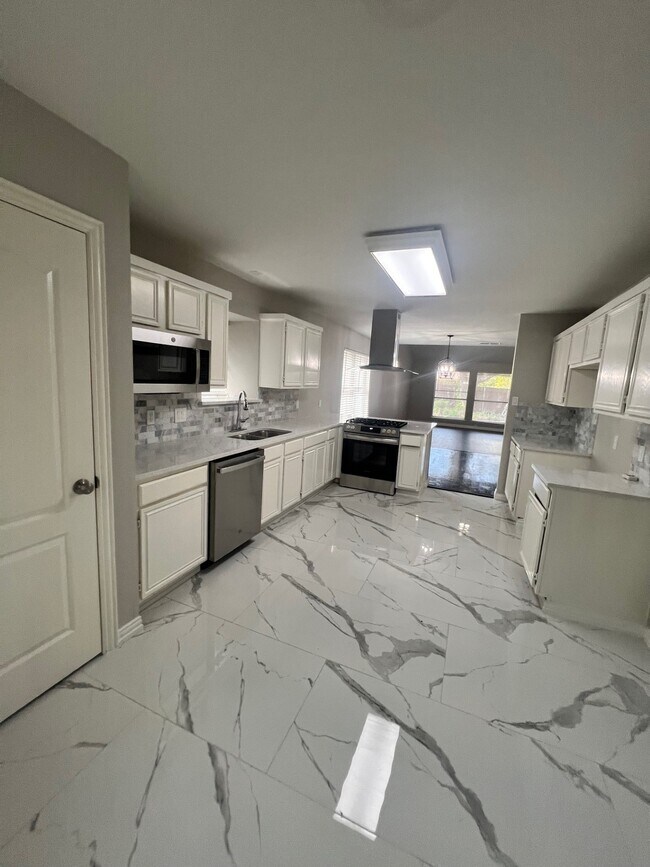 2213 Ridgewood Dr photo 4