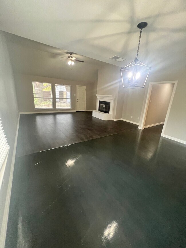 2213 Ridgewood Dr photo 5