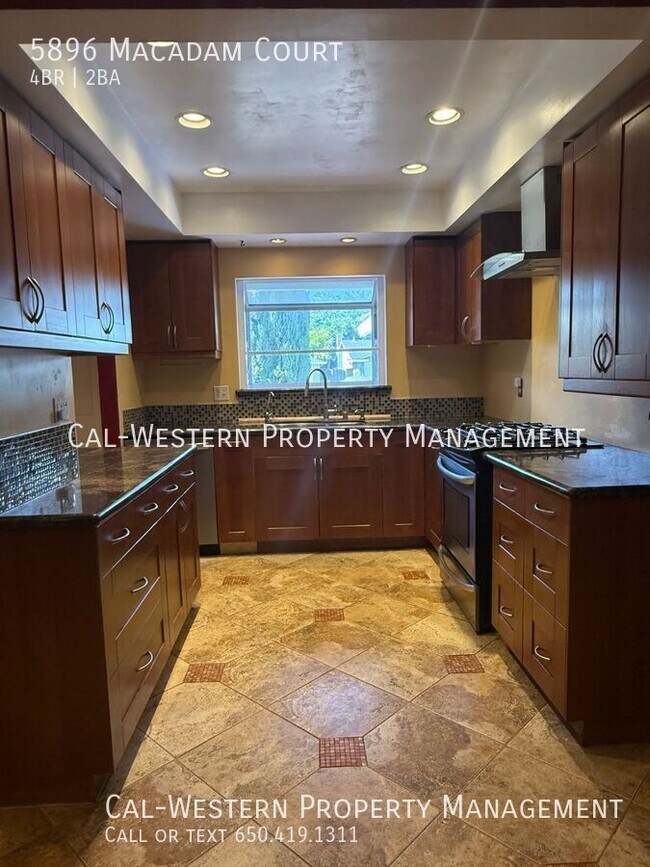 Single Family Home, 4 Bedroom 2 Bath Home on Corner Lot photo 2