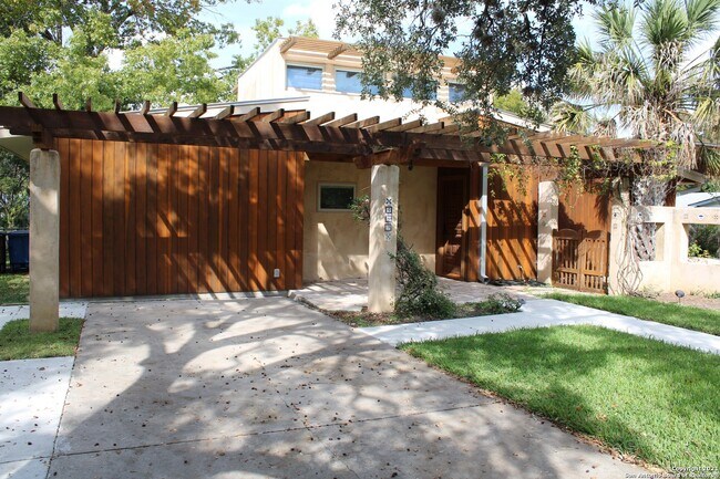 539 Woodcrest Dr San Antonio, TX 78209 photo 4
