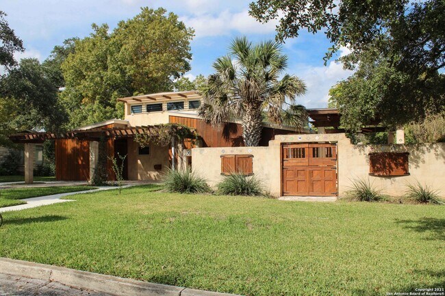 539 Woodcrest Dr San Antonio, TX 78209 photo 3