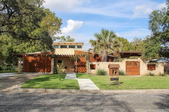 539 Woodcrest Dr San Antonio, TX 78209 photo 2