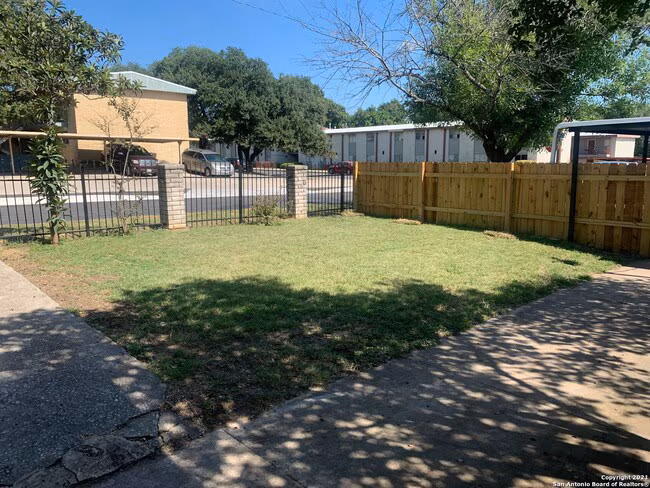3915 Sherril Brook Rd San Antonio, TX 78228 photo 3