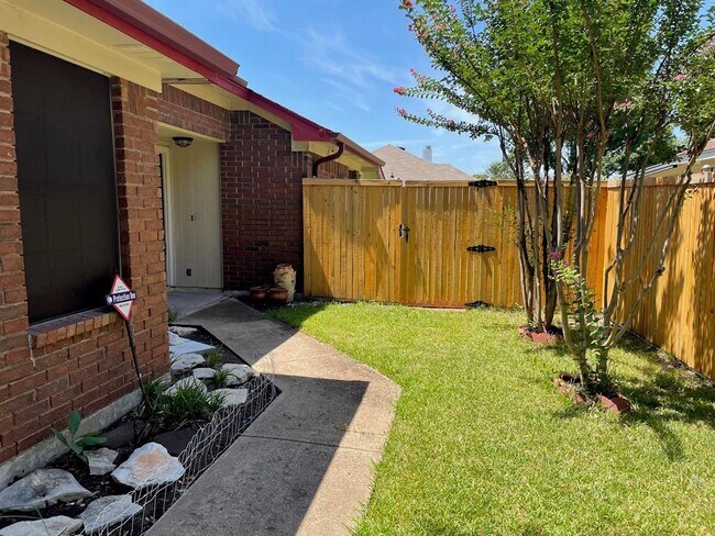 2205 Prairie Creek Trail Garland, TX 75040 photo 3