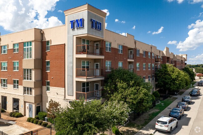 Trinity Mills Condominium photo 3