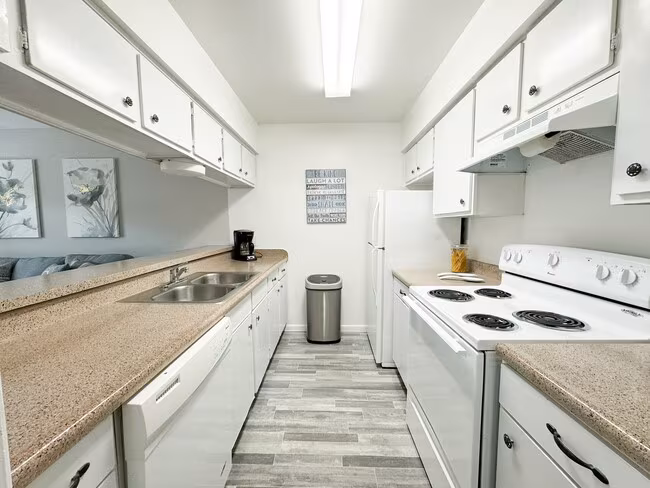 Memorial City Apartments photo 5
