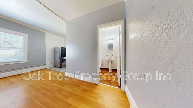 134 E 16th St Oakland, CA 94606 photo 3