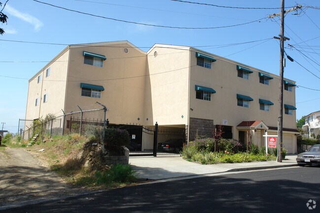 5400 Highland Ave photo 2