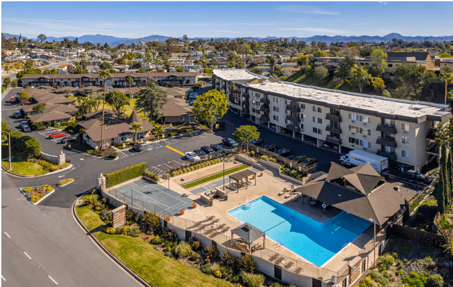 Ivanhoe Village Apartments photo 2