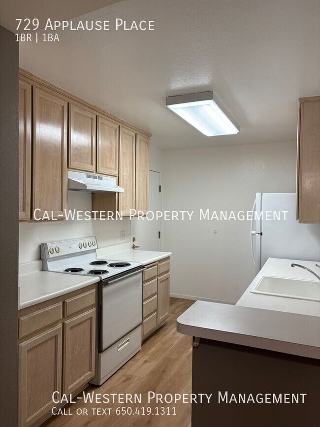 Awesome Newer Complex, Great Location One Bedroom One Bath photo 2
