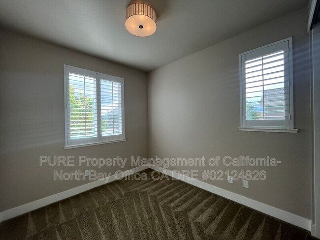 3681 Hemlock St Santa Rosa, CA 95403 photo 3