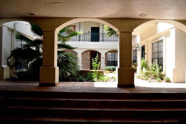 1908 San Antonio St Austin, TX 78705 photo 2