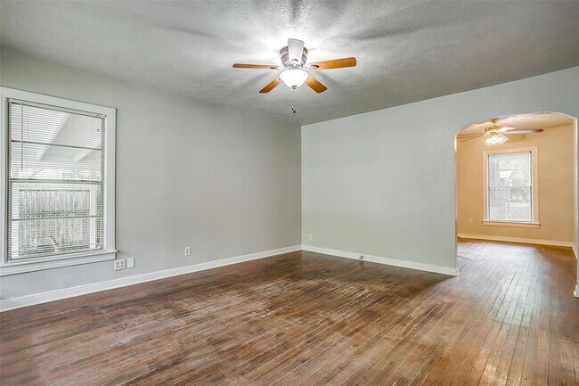 410 Mccarty Street, Weatherford, TX 76086 photo 2