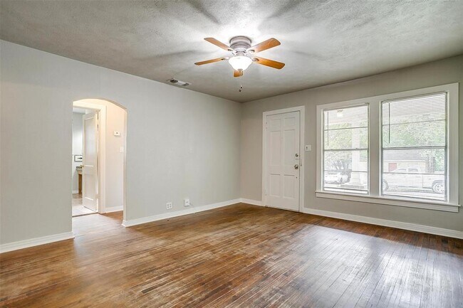 410 Mccarty Street, Weatherford, TX 76086 photo 3