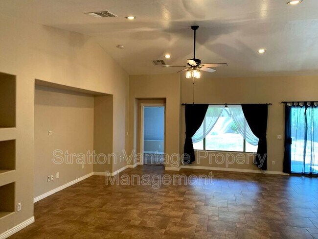 2410 W Mericrest Way photo 5