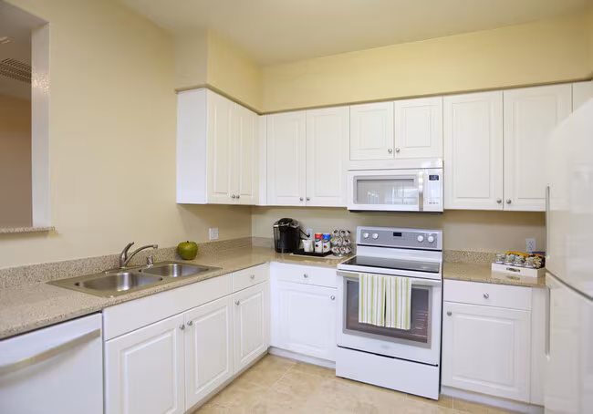 8775 Costa Verde Blvd San Diego, CA 92122 photo 4