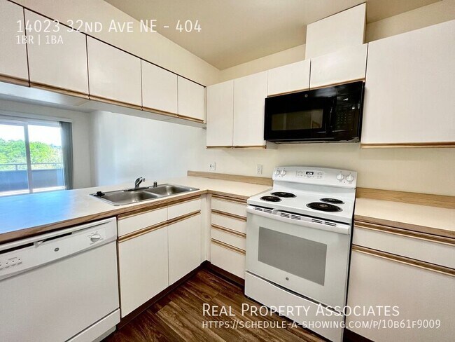 14023 32nd Ave NE Seattle, WA 98125 photo 2