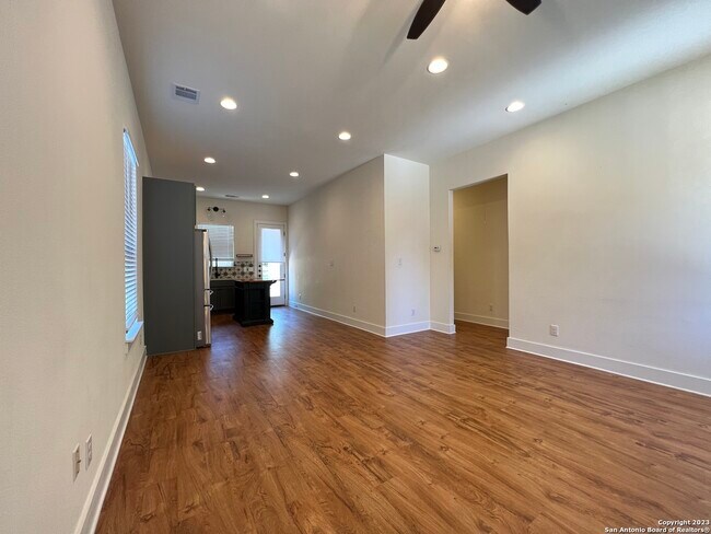 118 Stella St San Antonio, TX 78203 photo 4