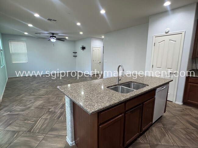 5644 E Alder Ave Mesa, AZ 85206 photo 2