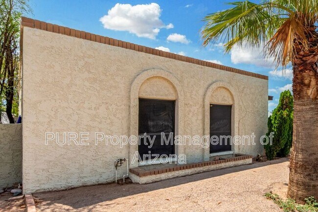 3702 S Wilson St photo 4