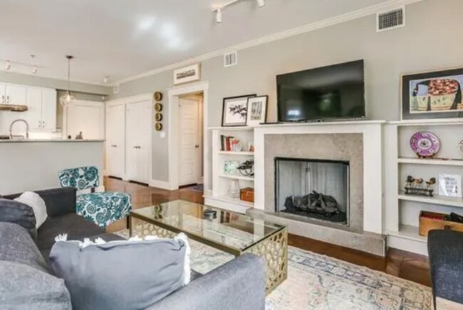 1324 May St Fort Worth, TX 76104 photo 4
