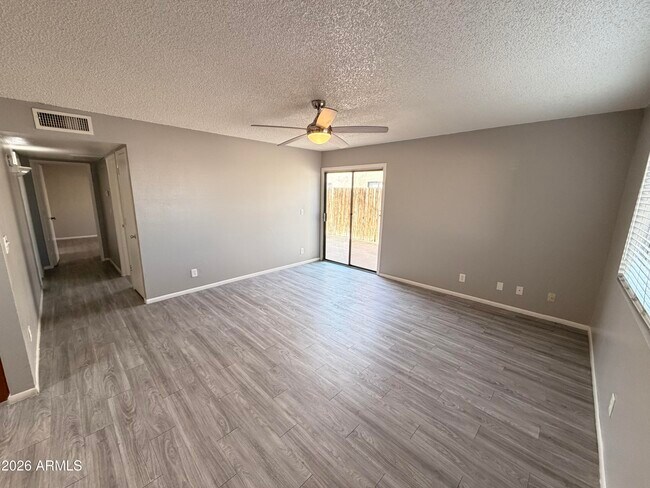 6541 N 67th Ave Glendale, AZ 85301 photo 3