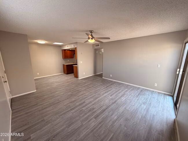 6541 N 67th Ave Glendale, AZ 85301 photo 4