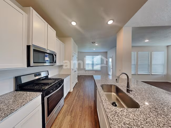 2708 Geronimo Creek New Braunfels, TX 78130 photo 2