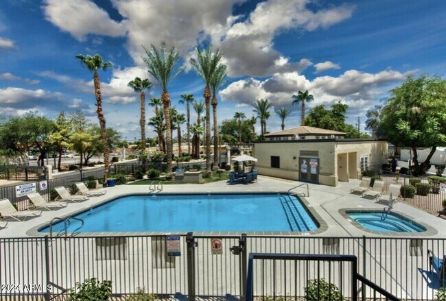 4045 W Bell Rd Phoenix, AZ 85053 photo 5