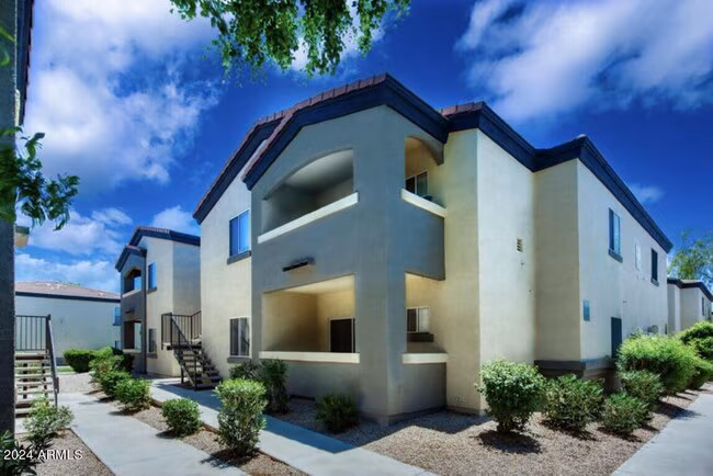 4045 W Bell Rd Phoenix, AZ 85053 photo 2