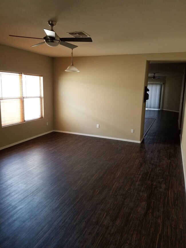 2415 W Mobile Ln Phoenix, AZ 85041 photo 3