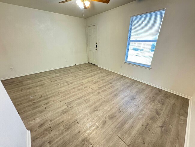 1605 Benttree Dr Killeen, TX 76543 photo 2