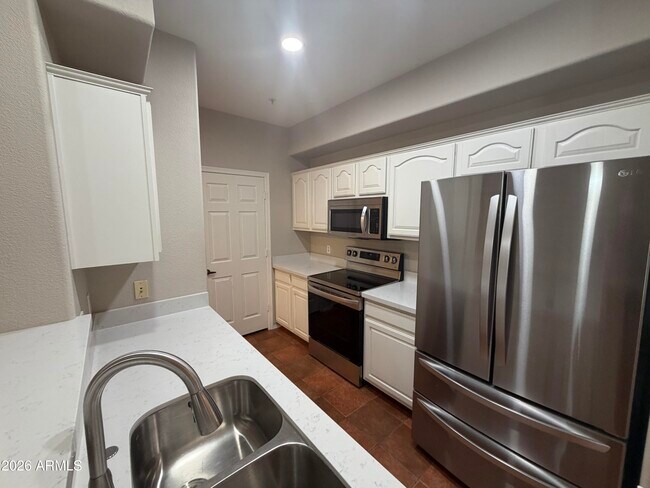 420 W 1st St Tempe, AZ 85281 photo 2