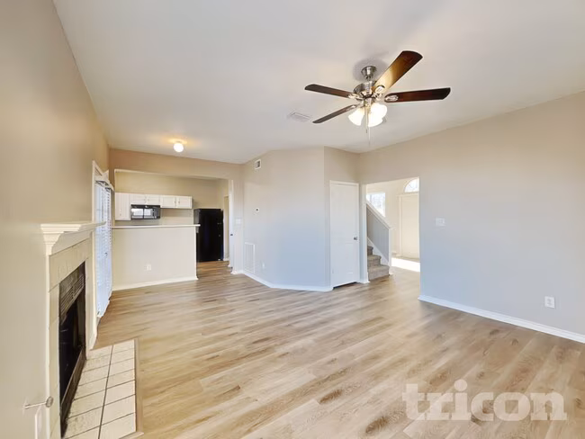 2674 Steppington St Grand Prairie, TX 75052 photo 3